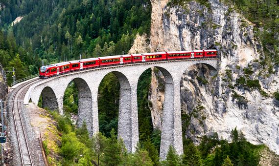 我行我素 素食旅遊 |瑞士奇遇仙境雙遊船景觀雙列車 征服四大名峰 奇蹟探索12 天~瑞吉山、少女峰、白朗峰(遠眺)、南針峰、馬特洪峰、伯連納路線列車、冰河列車 (含領隊司機服務費/上網卡/2晚策馬特)